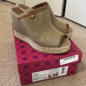 Tory Burch tan canvas mule